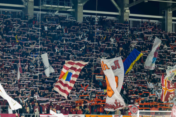 meciul rapid universitatea craiova oprit din cauza gazelor lacrimogene jandarmii au declansat accidental un pulverizator 69aee734476e0