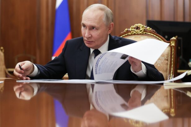 put him on trial pro kremlin loyalist turns on putin in rare outburst 69bab1193679d