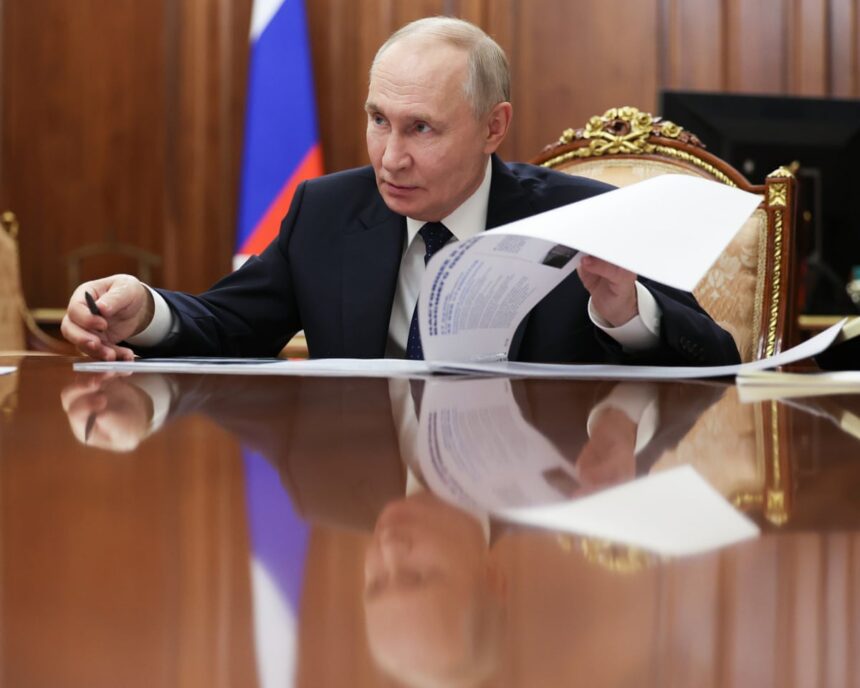 put him on trial pro kremlin loyalist turns on putin in rare outburst 69bab1193679d