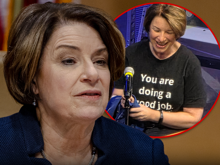 Senatorul Klobuchar îmbracă tricoul 'Good Job' în criza guvernamentală 1 senator amy klobuchar wears good job t shirt amid government shutdown 69c7c410d1ea4