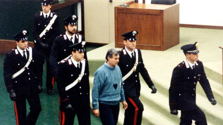 Moartea lui Benedetto Santapaola, lider al mafiei siciliene 1 sfarsitul unei epoci a murit benedetto nitto santapaola liderul mafiei siciliene 69a6d45d7cfd3