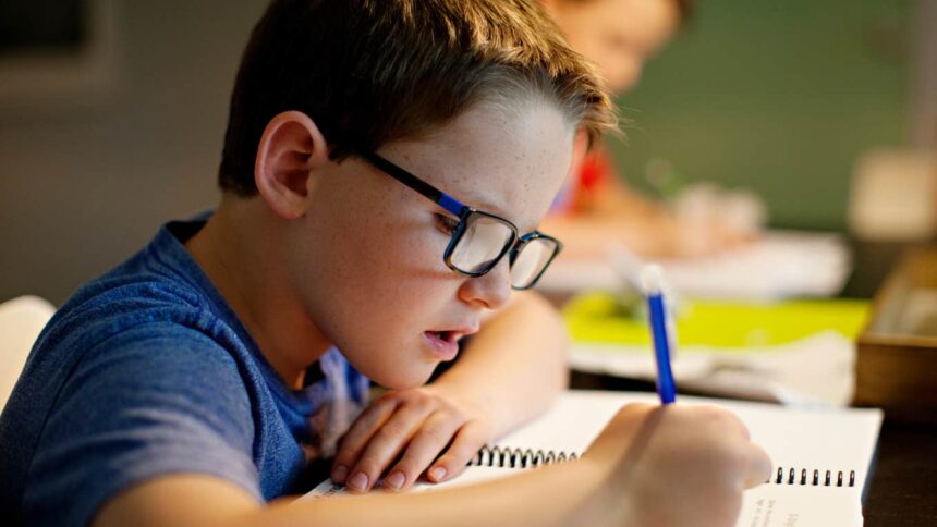 Truc psihologic pentru a-i face pe copii să învețe 1 the clever psychology trick that gets kids to do homework without a single argument 69c6ce65cf509