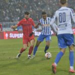 video a fost mai aproape de fc barcelona decat de fcsb si acum s a crucit pentru ce a luat rosu fanii au coborat sa invadeze terenul 69a7dddc7f870