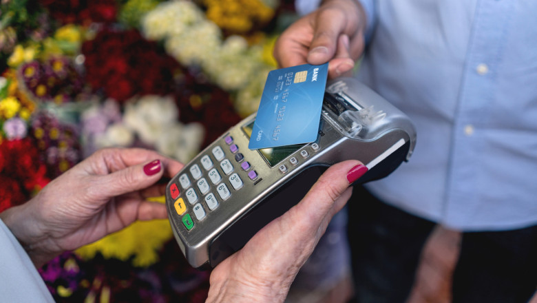 video daruitul de flori e un ritual o obligatie sociala vanzari record de flori la inceput de martie la ce suma se ridica tranzactiile 69a693a2aaed7