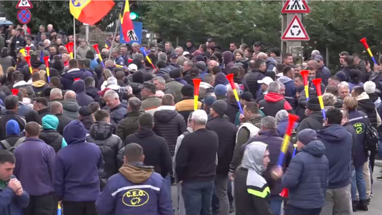 video probabil ne asteapta strainatatea minerii din gorj merg la bucuresti sa protesteze in fata guvernului fata de reducerea de personal 69c2539063695